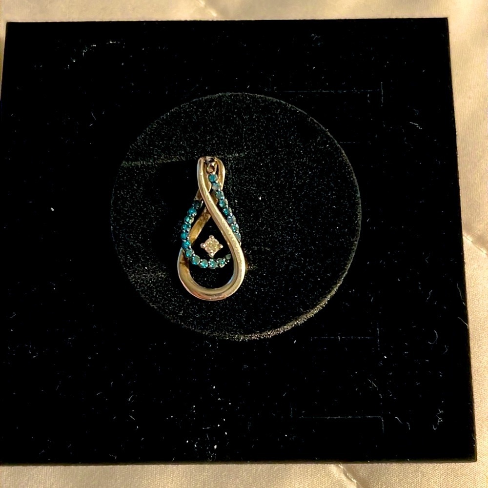 Fine Jewelry Blue infinity necklace pendant